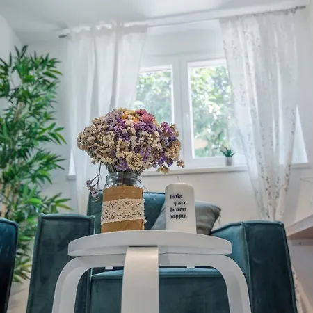 Daire Norah With Private Parking *