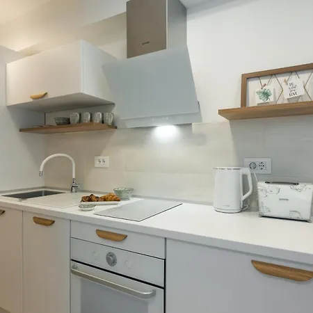 公寓 Norah With Private Parking