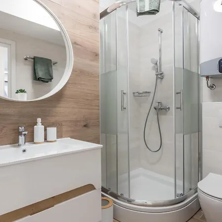 Norah With Private Parking 公寓 *