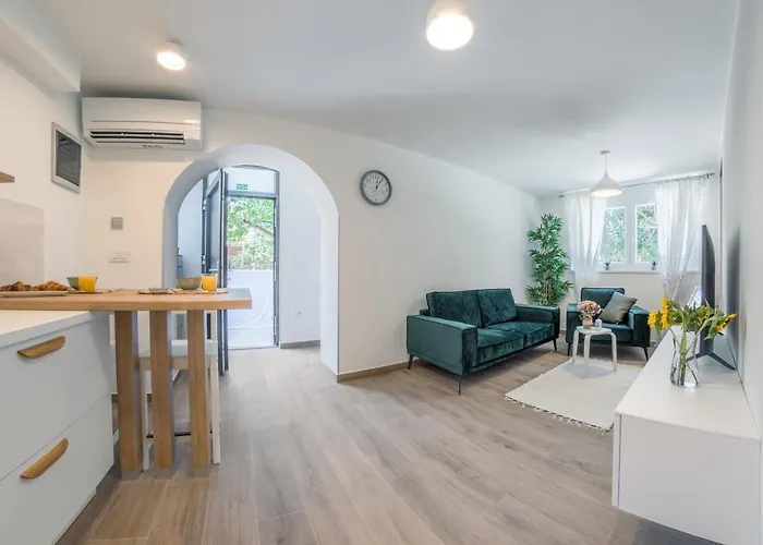 Norah With Private Parking Apartament