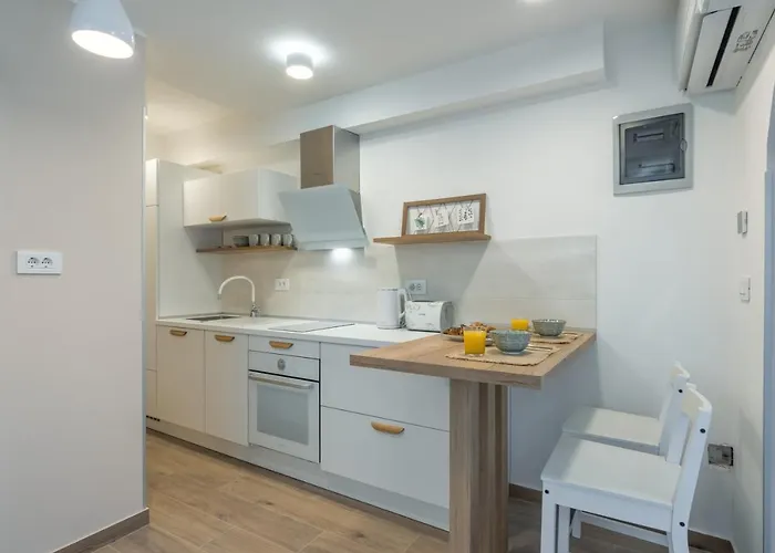 Norah With Private Parking *